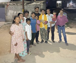 रिहायशी इलाके में घुसा जहरीला कोबरा, सर्प मित्र ने किया रेस्क्यू, सूझबूझ से टला बड़ा हादसा, मोहल्ले में मचा हड़कंप 2 IMG 20260331 222921 1